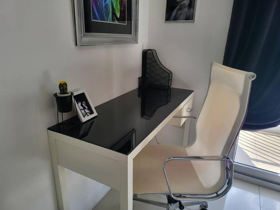 Kandi Tower 3, Premium 1Br With 2Cr & 2 Balcony. อังเฮเลส ภายนอก รูปภาพ