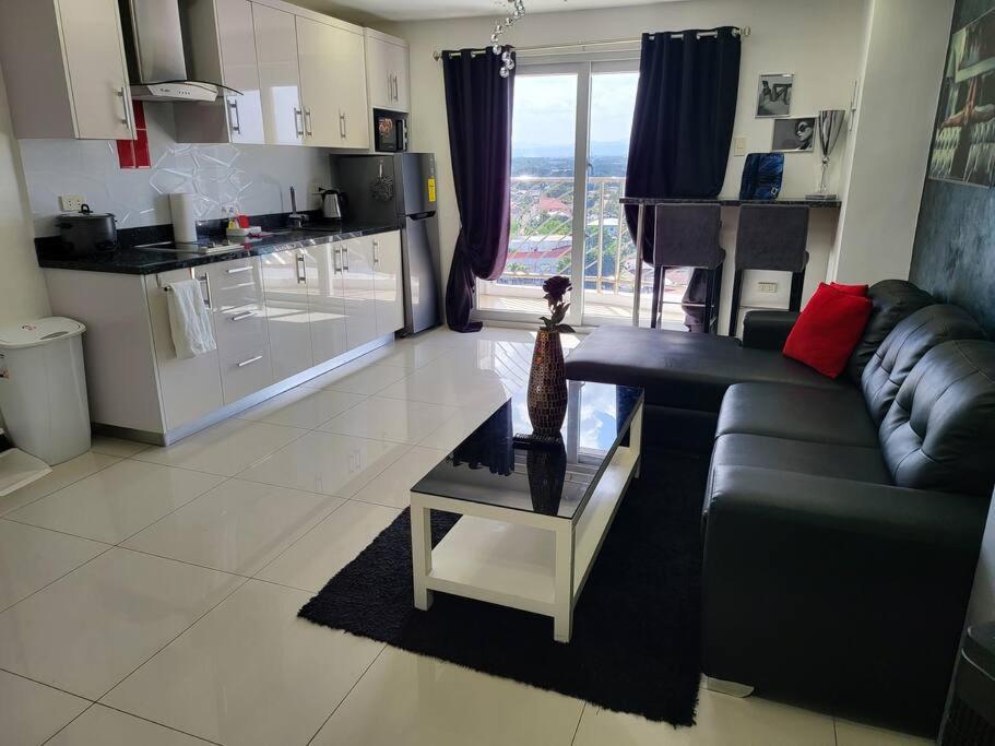 Kandi Tower 3, Premium 1Br With 2Cr & 2 Balcony. อังเฮเลส ภายนอก รูปภาพ