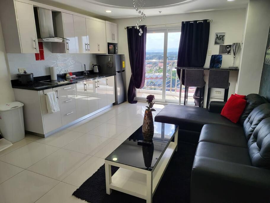 Kandi Tower 3, Premium 1Br With 2Cr & 2 Balcony. อังเฮเลส ภายนอก รูปภาพ